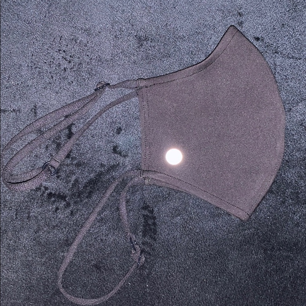 Lululemon black mask (enlite bra material)